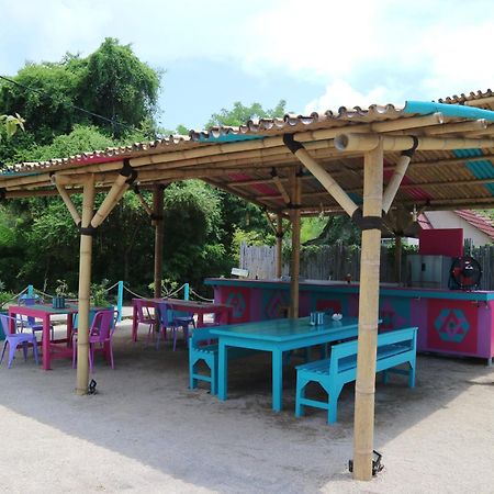 Meno Charm Hotel Gili Meno Exterior photo