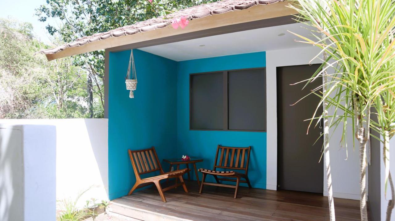 Meno Charm Hotel Gili Meno Exterior photo