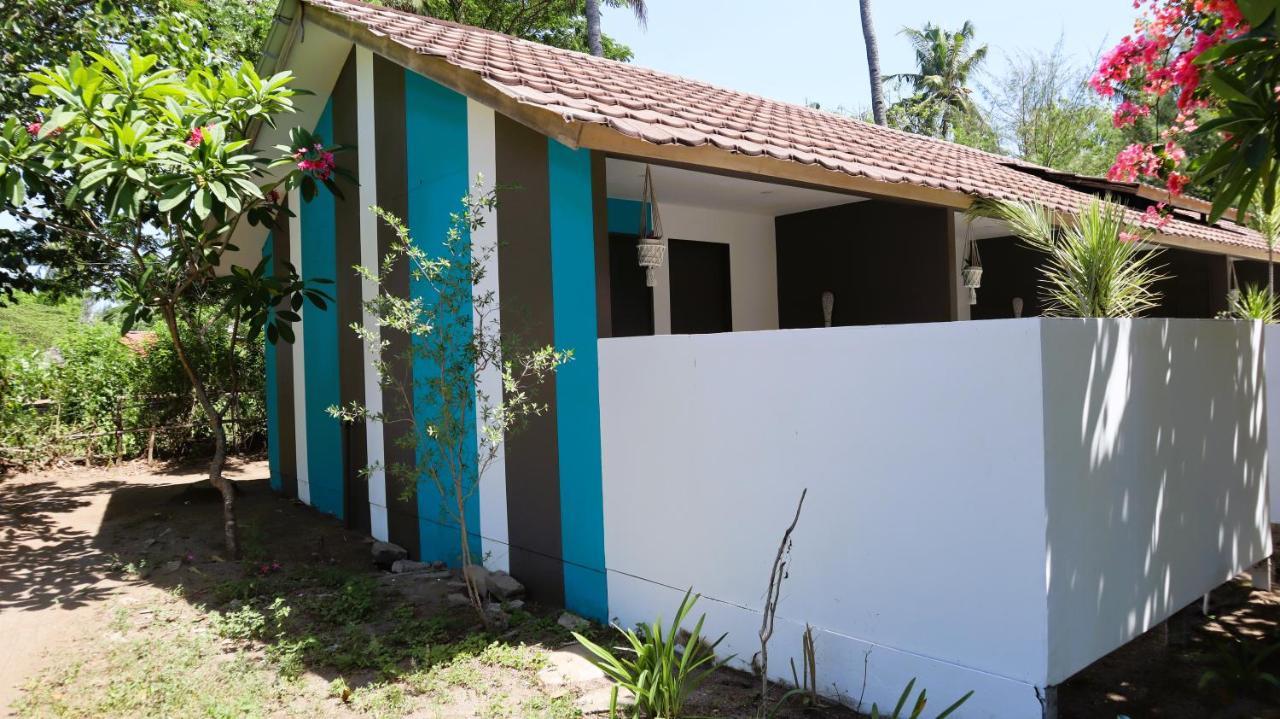Meno Charm Hotel Gili Meno Exterior photo